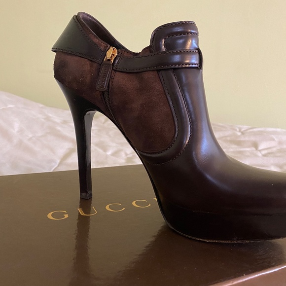 Gucci Women's Black Belted Leather & Suede Low Ankle High Heel Boots, size 11 B - Picture 2 of 4
